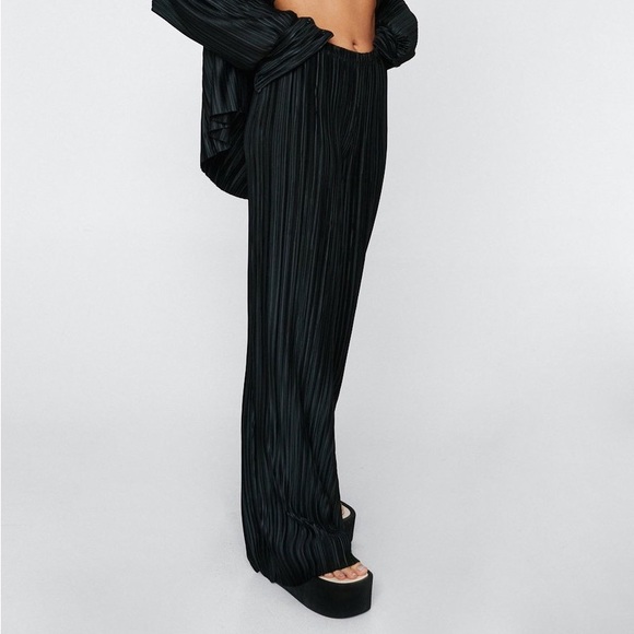NASTY GAL High Waisted Plisse Pants - Picture 2 of 4